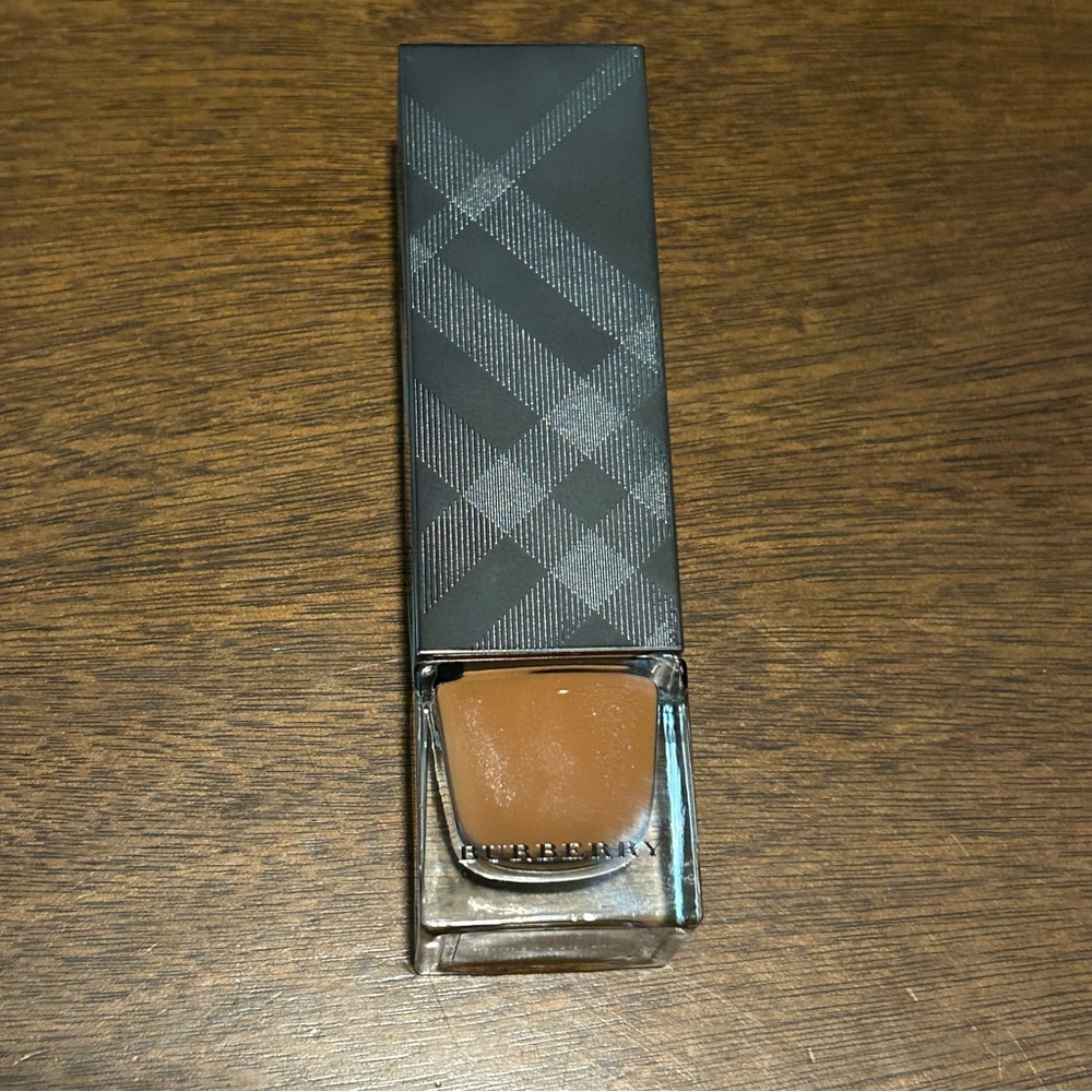 NEW BURBERRY Fresh Glow Foundation Sunscreen Broad Spectrum SPF 12 – Mocha No.64